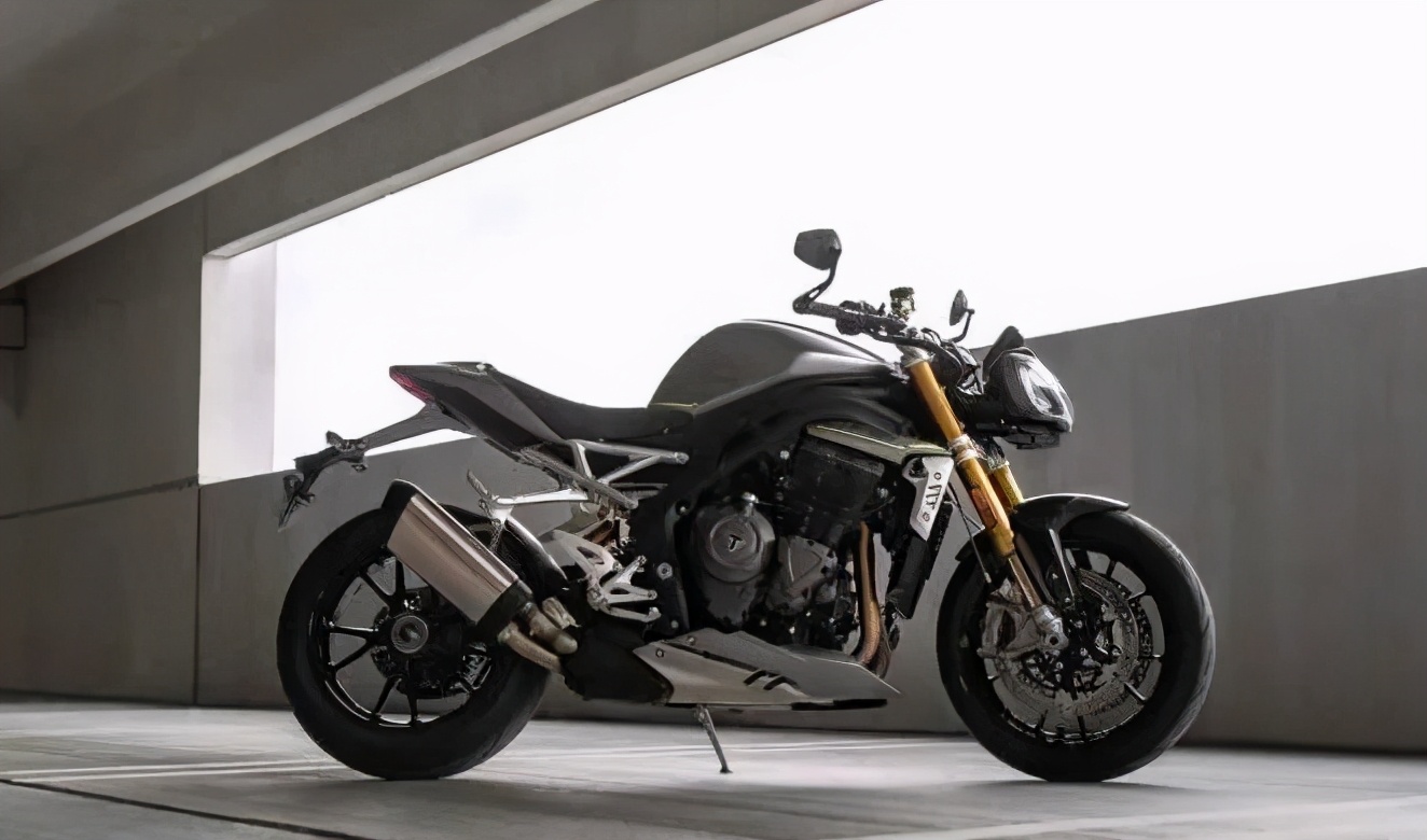 凯旋1200rs猪头版改双座,凯旋1200cc复古上市