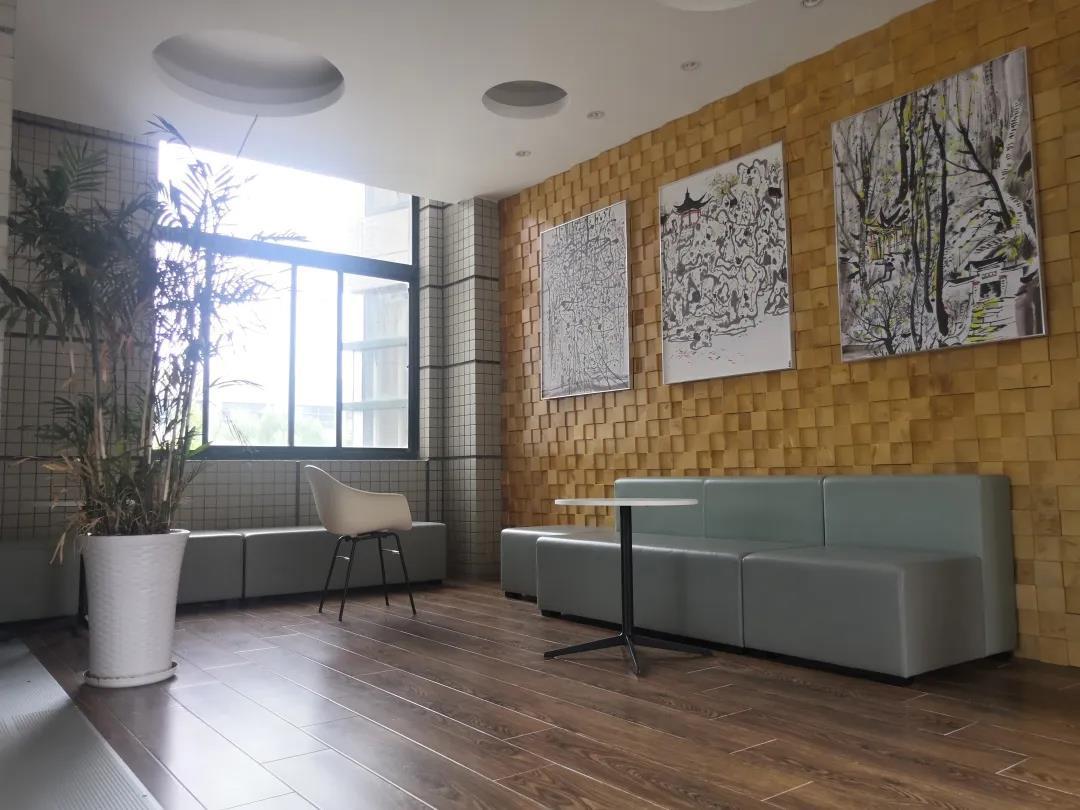 陕西最“豪华”大学之一!坐拥4大“网红”食堂,游泳馆、商业街一应俱全!