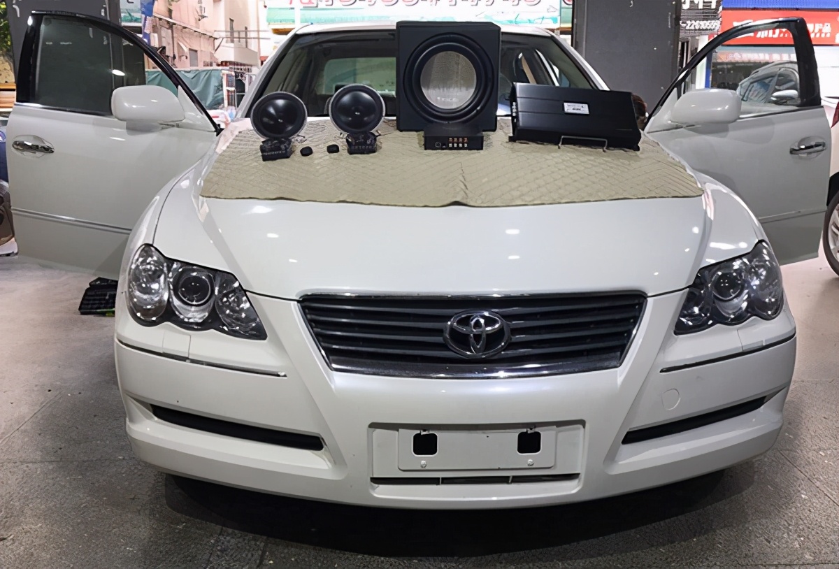 东成丰田锐志音响改装案例,锐志改装二手汽车音响店