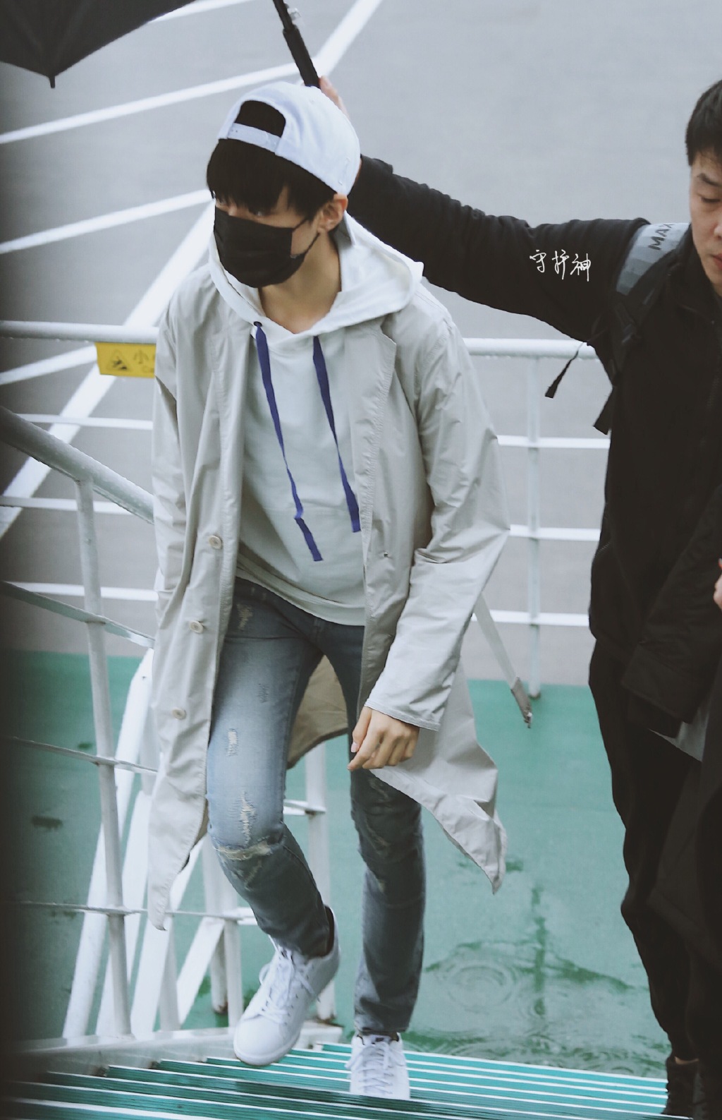 为什么别人穿牛仔裤最潮,牛仔裤穿对了原来也可以这么时髦