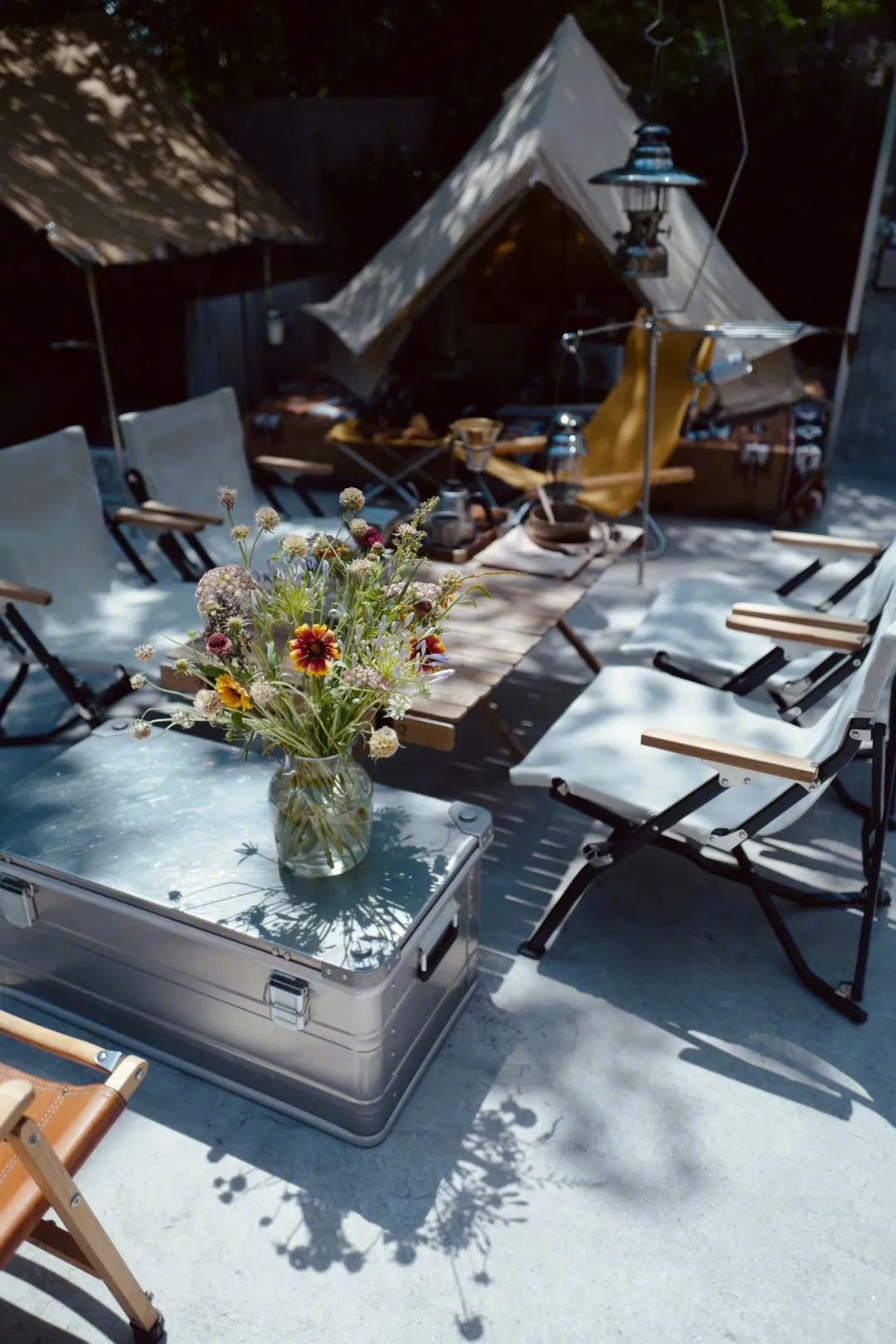 露营这阵风刮得太猛了,组团睡野地到底爽在哪里?