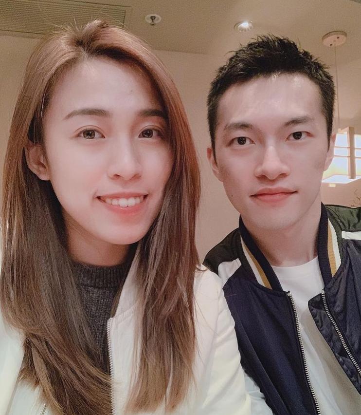 中国香港羽坛一哥出战奥运，战袍竟然没有港徽？自称因球衣赞助到期遭质疑，霍启刚表态：请相信运动员