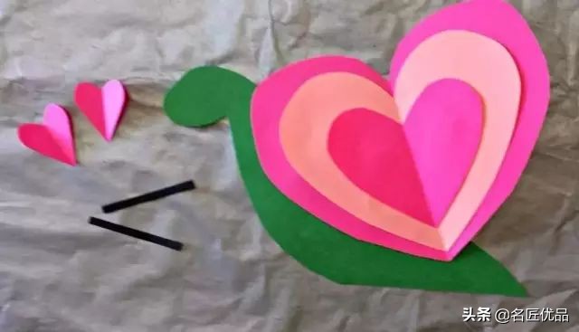 看别人剪新年剪纸很好看,怎么用剪刀来剪新年剪纸