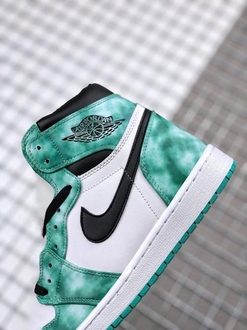 今年流行的扎染元素,扎染流行趋势