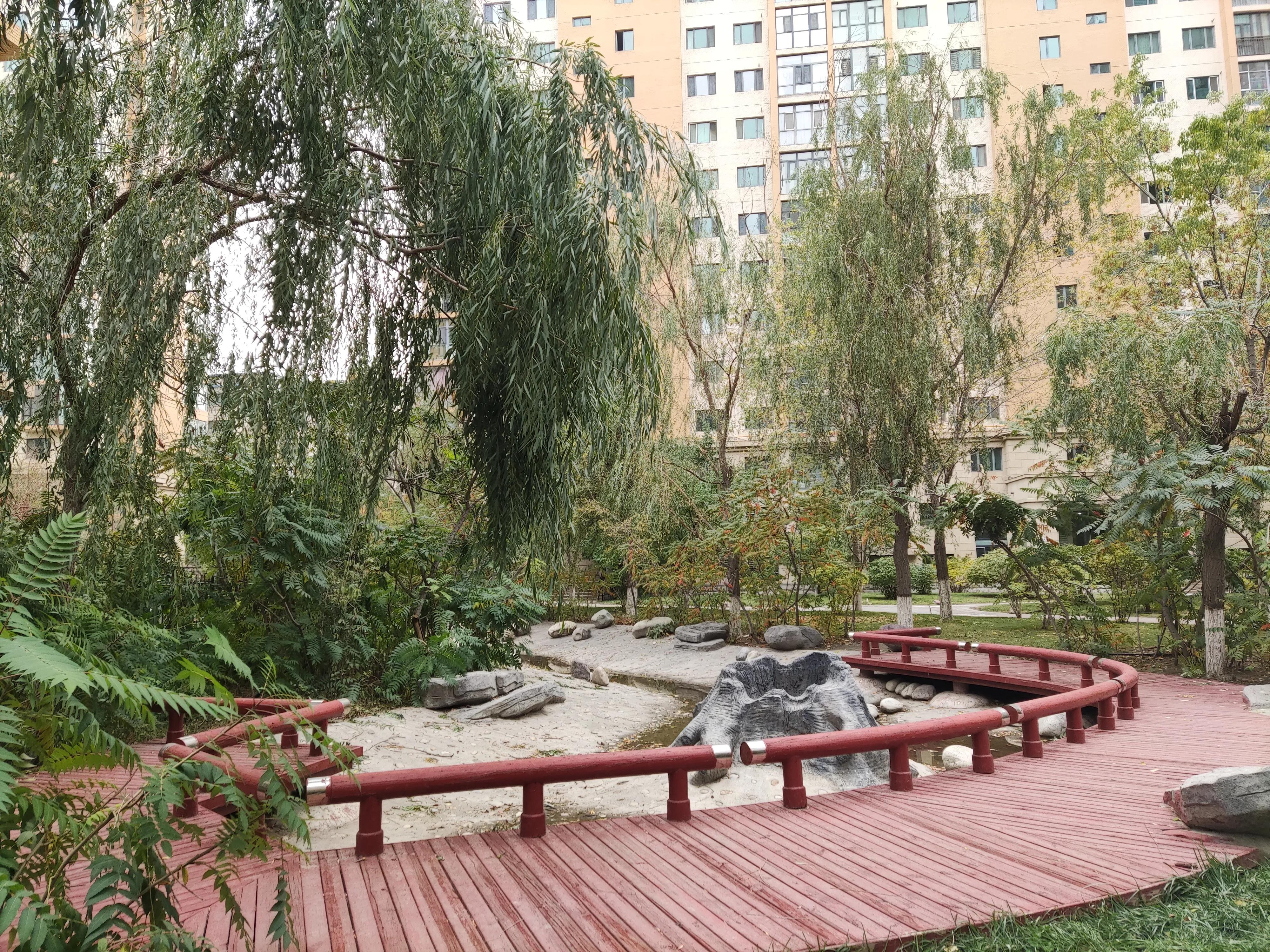 乌鲁木齐市南湖绿化广场附近小区,乌鲁木齐绿化最好的公园