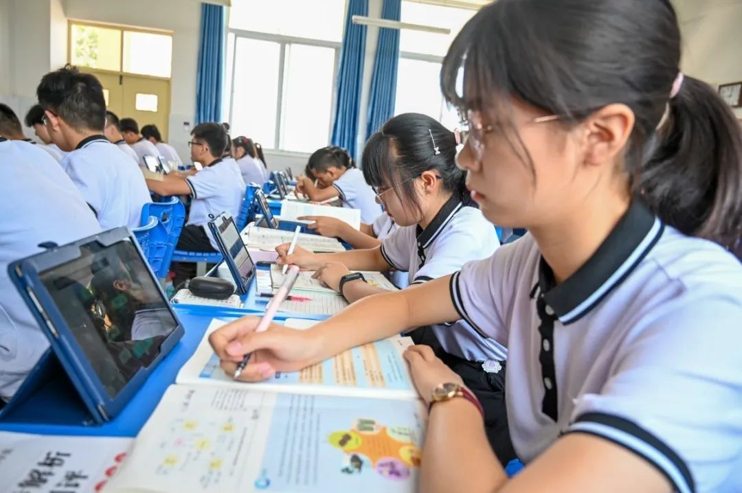 俄语卫星班,郑州五十三中俄语班免费出国留学