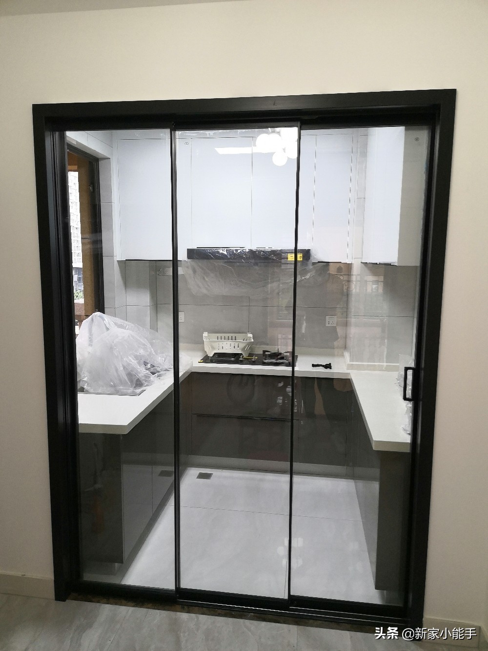 全屋家具搭配现代简约风格,装修现代简约新家入住