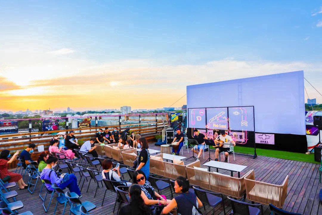 京城简约风书店，干净明亮简简单单的阅读之所