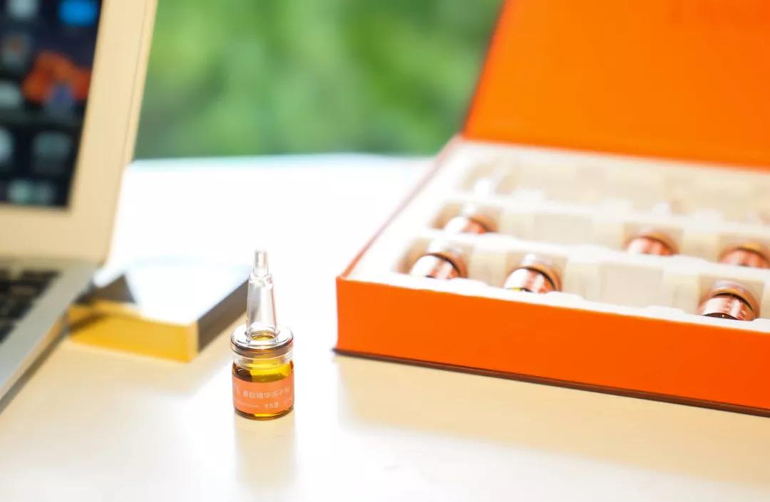 敏感肌怎么护肤才能不长痘,脸上抹护肤品容易长痘