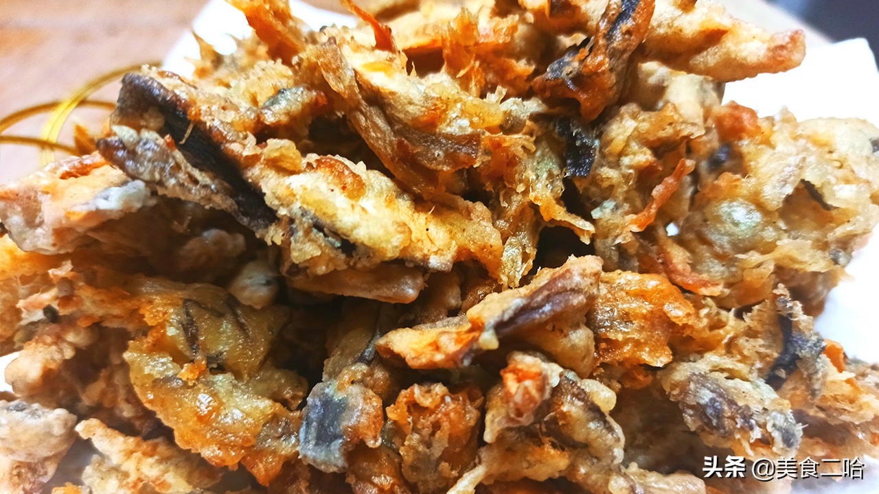 自从知道蘑菇可以这样吃，我家一周吃5次，酥香咸脆，比吃肉过瘾