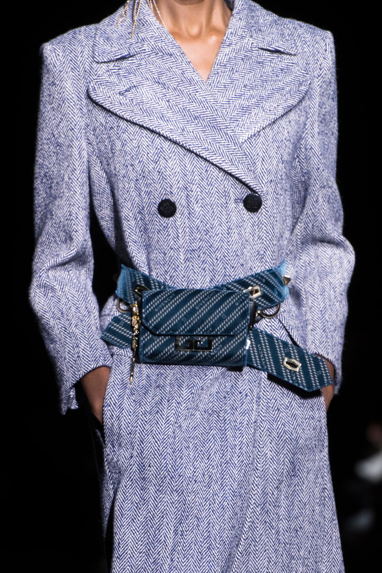 香奈儿2024春夏秀场包包,2021包包秋冬流行趋势走秀