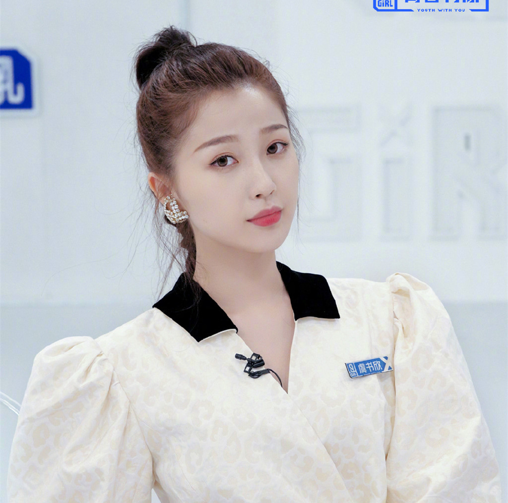 青你2练习生造型太糟糕，油腻韩风太坑人！虞书欣衣品意外成最佳