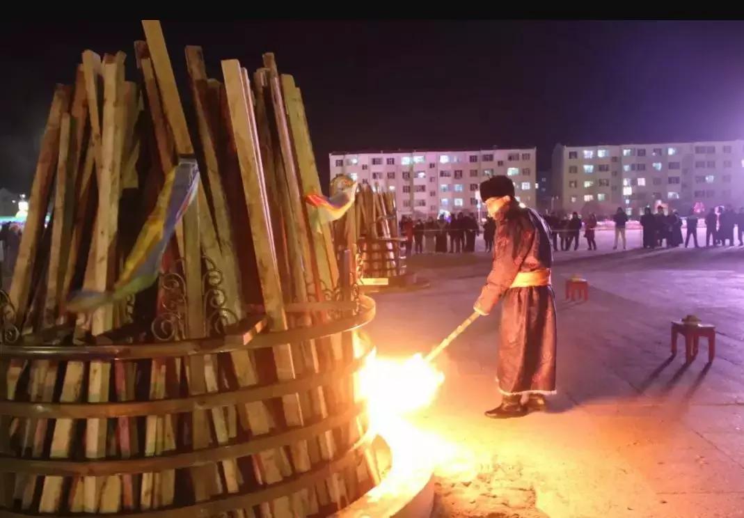 蒙古族小年祭火仪式,蒙古族祭火仪式一般几点开始