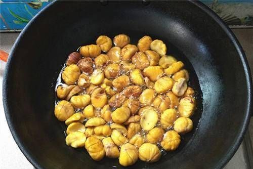 板栗炖鸡如何保证板栗不碎,板栗鸡中的板栗怎么煮软
