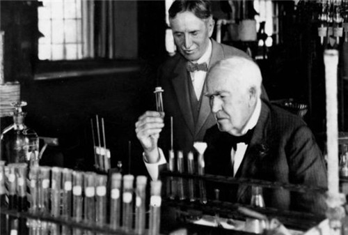 一颗灯泡的寿命,本来有100年,背后却藏着你不知道的奸商阴谋