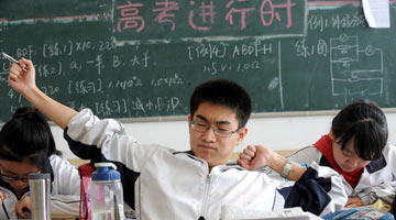 高考前家长如何和孩子沟通,高考前家长怎么帮孩子减压