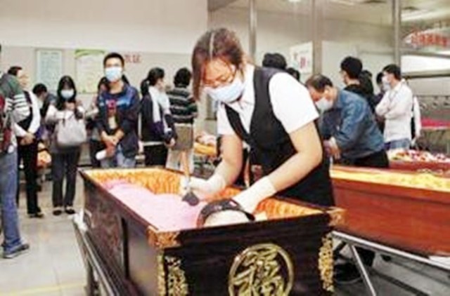 中国入殓师纪实,入殓师是在殡仪馆工作吗