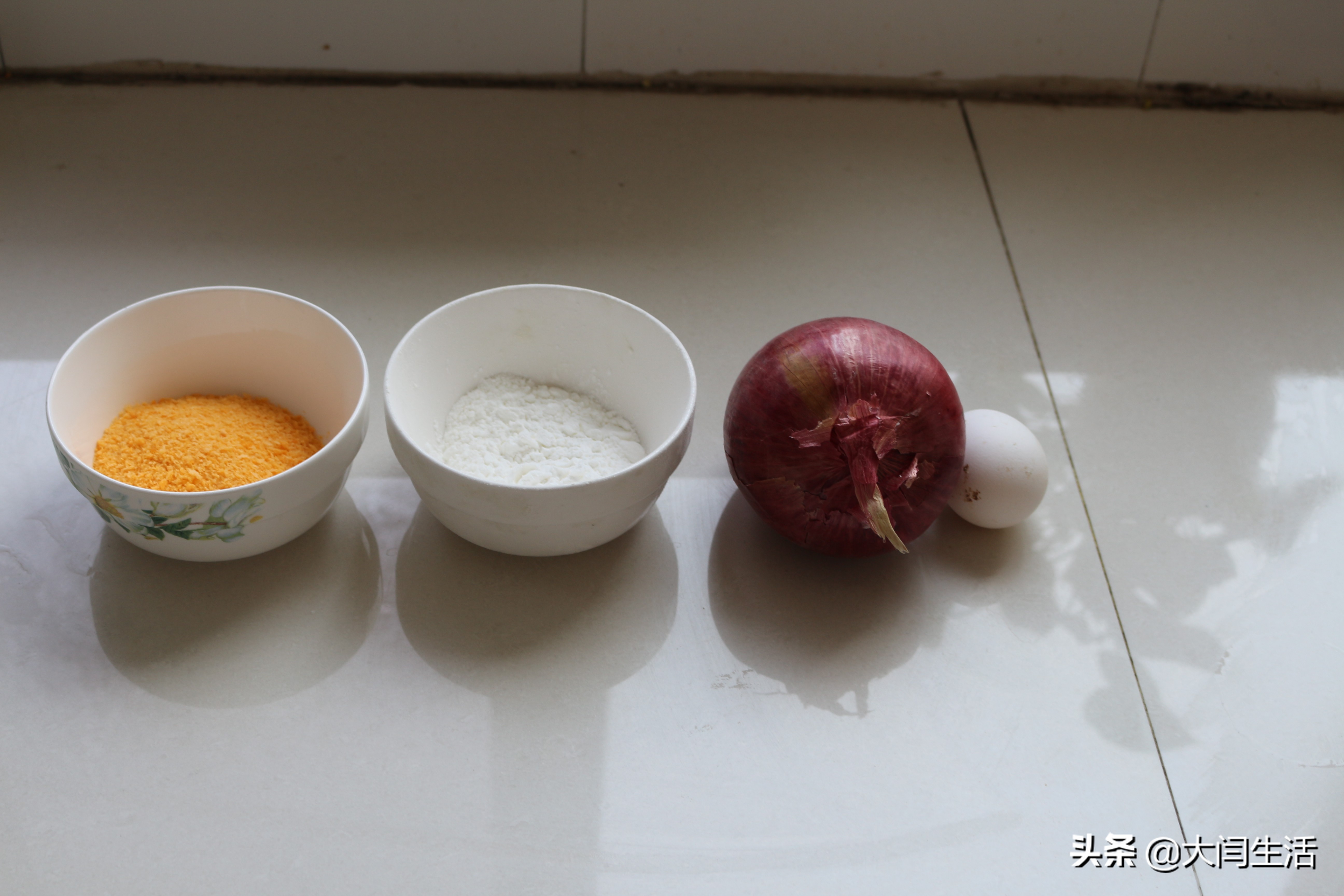 洋葱圈撒孜然还是蘸着番茄酱吃,炸洋葱圈热油还是凉油