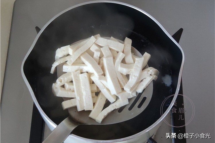 如何辨别鸭血真假,真假鸭血怎么辨别