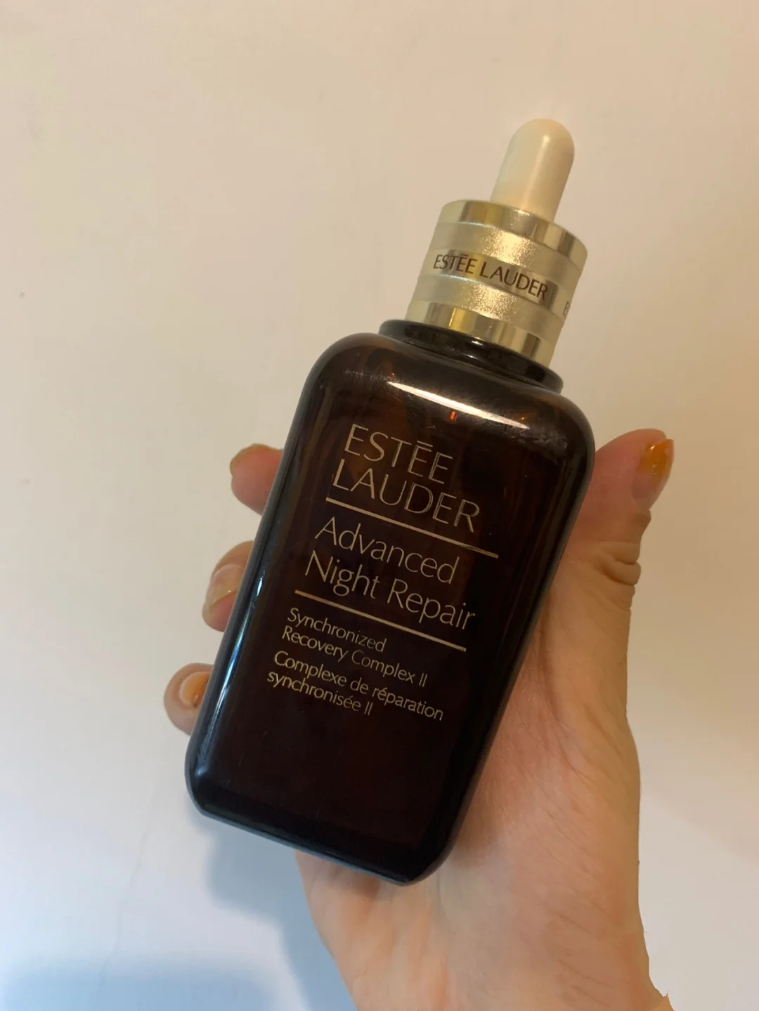 雅诗兰黛和兰蔻哪个精华更好用,雅诗兰黛和兰蔻抗老精华哪个好