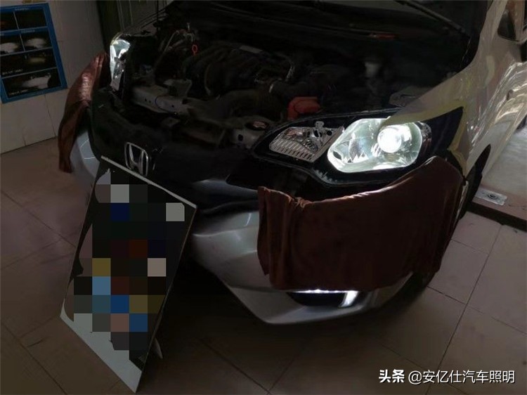 飞度改装前大灯位置稍差,飞度改装透镜大灯