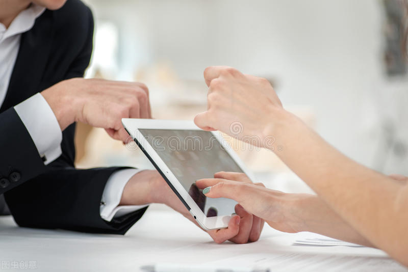 曾经一起学瑜伽的同学，因为我选了做物业管家，嘲笑我职业可怜