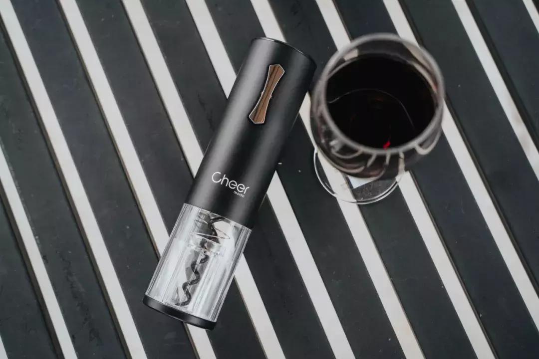 徒手快速开红酒,6秒开红酒黑科技