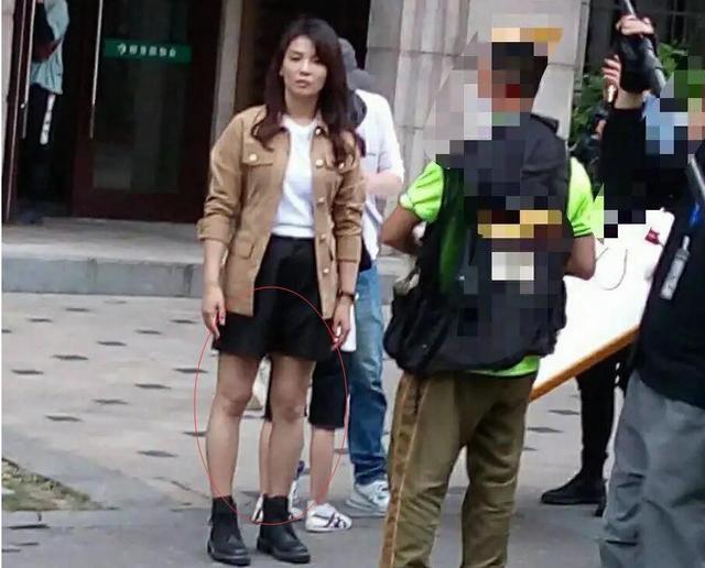 刘涛穿长靴惊艳写真照,刘涛穿长裙还挺显身材