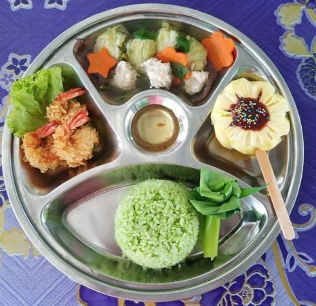 幼儿园饭菜有苍蝇,幼儿园饭菜吃出苍蝇怎么处理