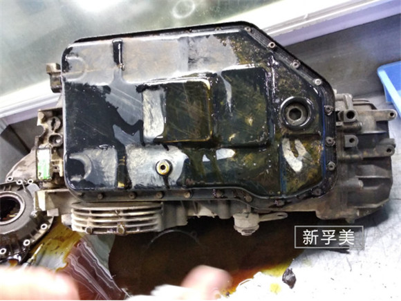 奥迪q3变速箱渗油维修多少钱,奥迪a4l起步变速箱打滑