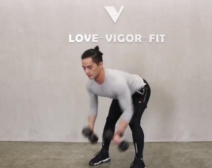 如何用哑铃练胸肌和手臂肌肉,只有一对哑铃怎样练肌肉