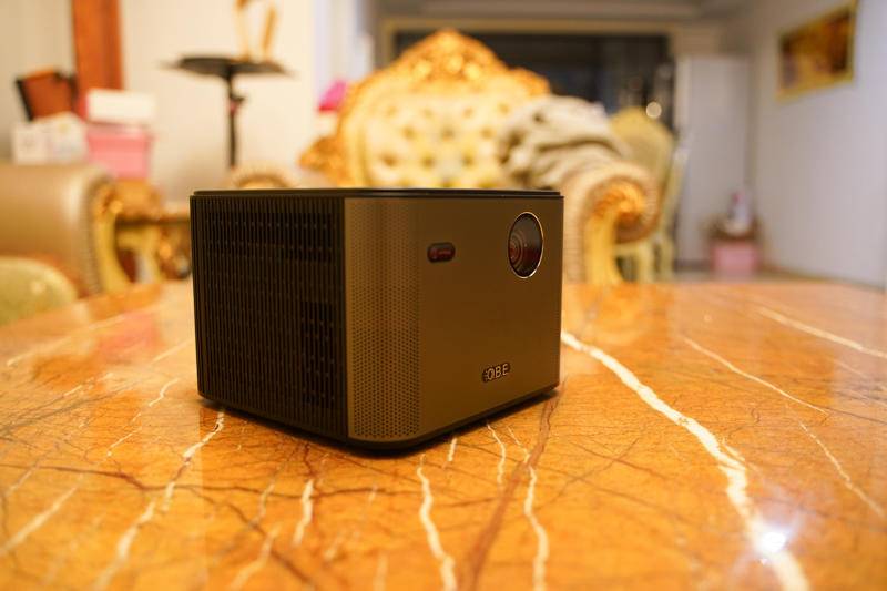 大眼橙投影仪家用x7m智能投影,极米和大眼橙x7d投影仪对比