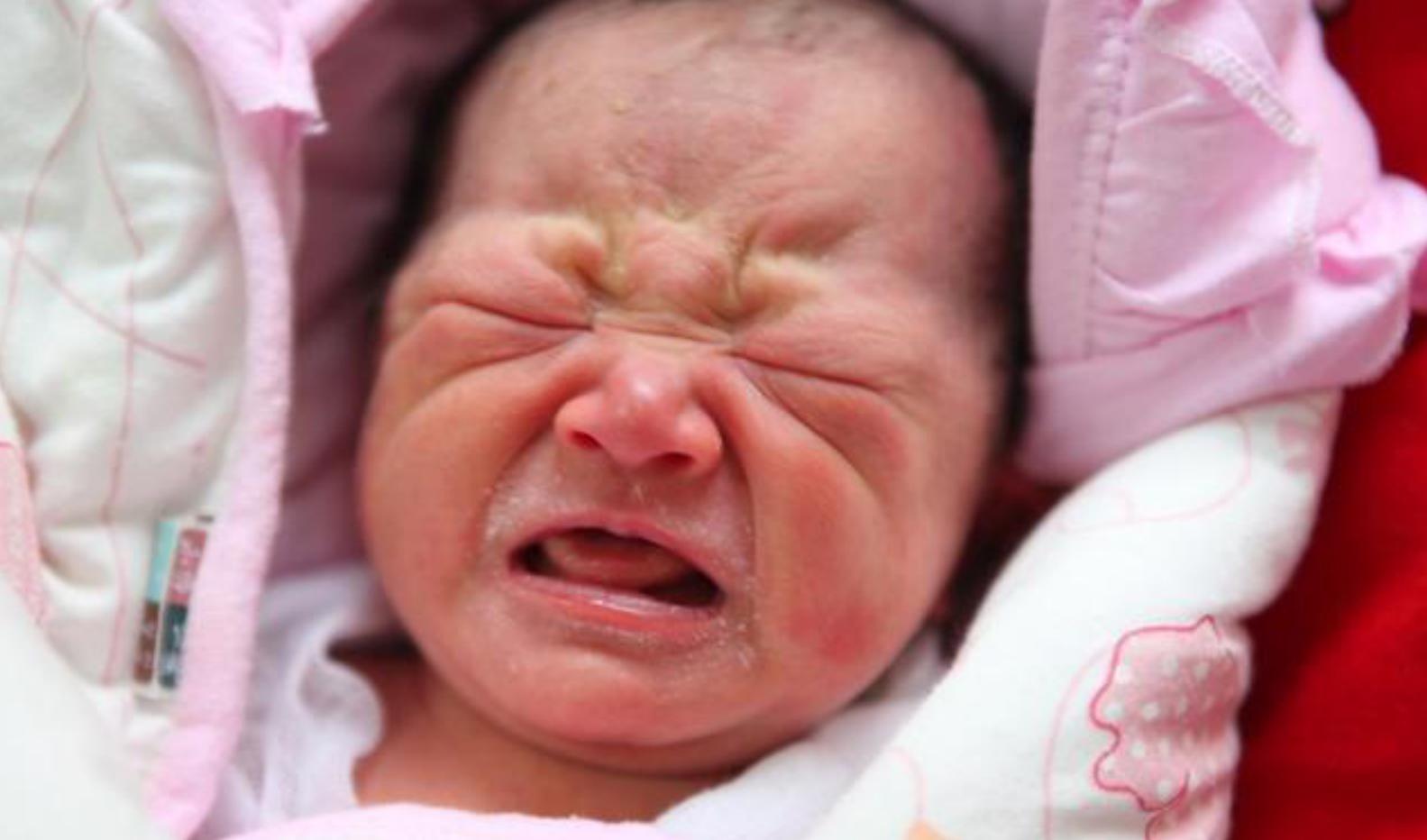 刚出生的婴儿好看为什么越来越丑,新生儿宝宝丑图