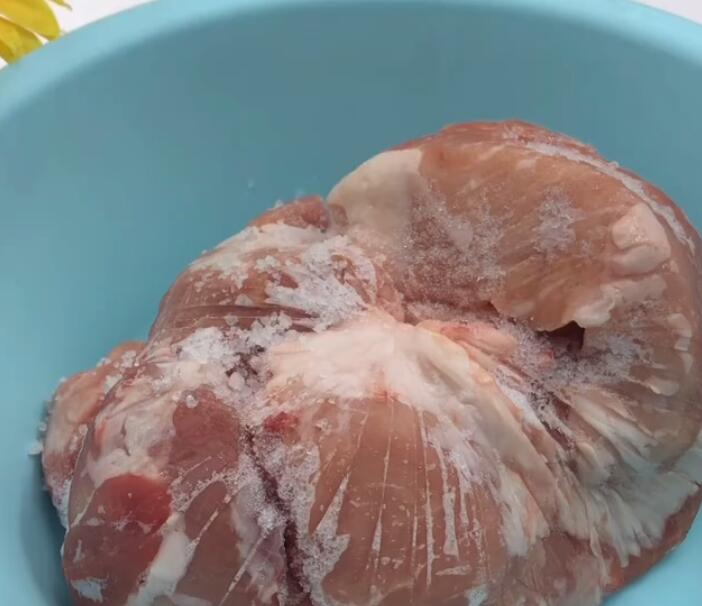 教你3招解冻肉小技巧10分钟搞定,解冻肉别拿水泡了大厨教一招