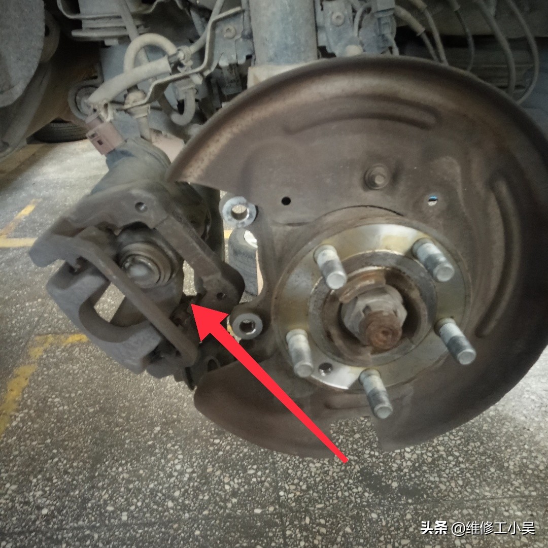 路虎星脉刹车异响,路虎发现神行轻踩刹车异响