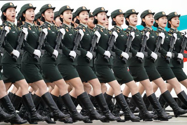 凤凰云中翱——国庆70周年阅兵服装”（下）