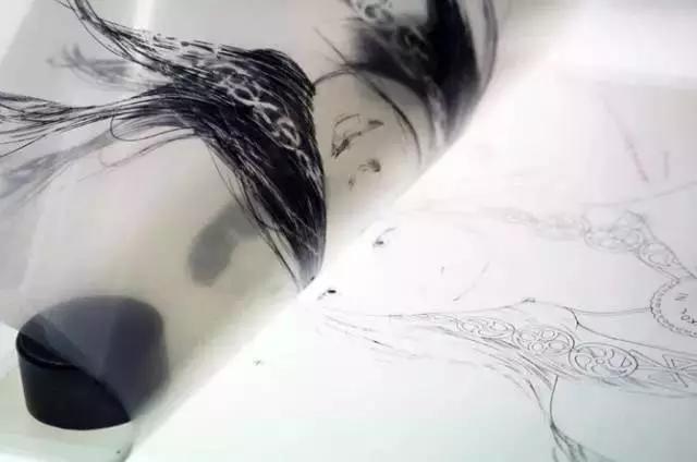 爱马仕丝巾贵的原因,爱马仕丝巾白标和黑标区别