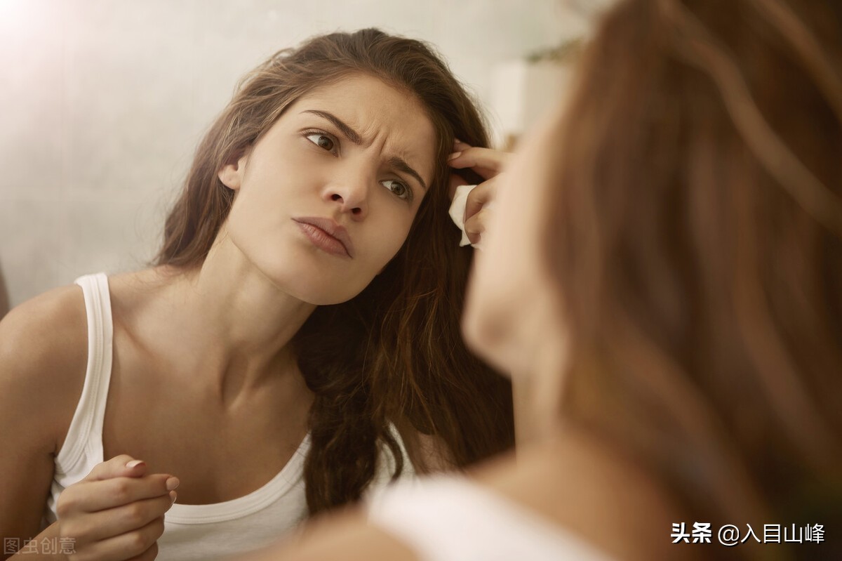 女人烈焰的红，偷袭了男人懵懂的唇