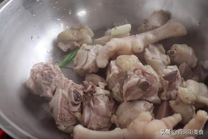 地锅鸡怎样做才好吃呢,正宗的地锅鸡做法教程