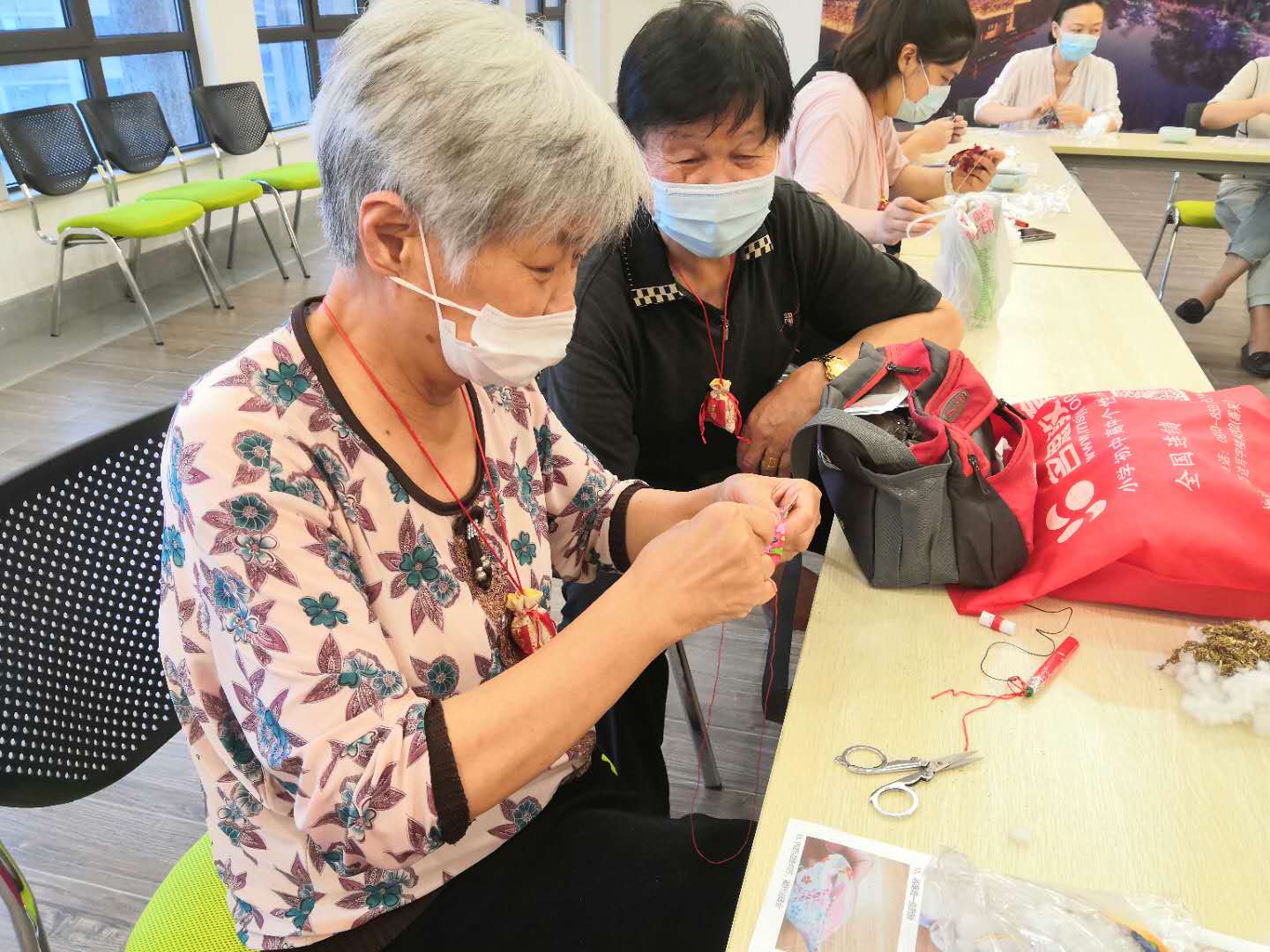 “放心消费体验无锡”——走进易可中医医院，学习易筋经十二势