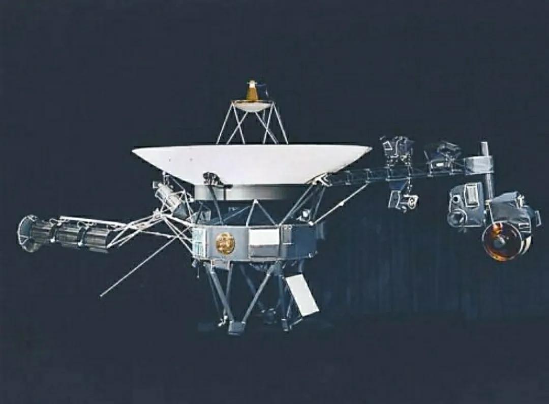 美国旅行者1号,旅行者1号何时与地球失联