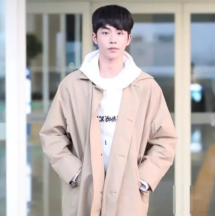 中年妇女穿什么款式的风衣最好,这4种风衣才适合你