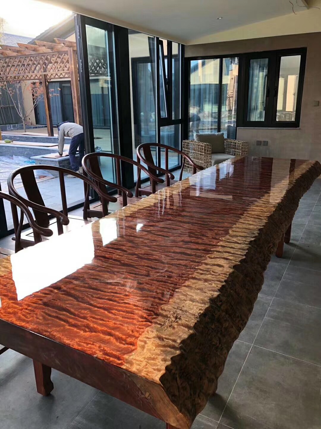 实木大板早几年的很贵,实木大板无处不在