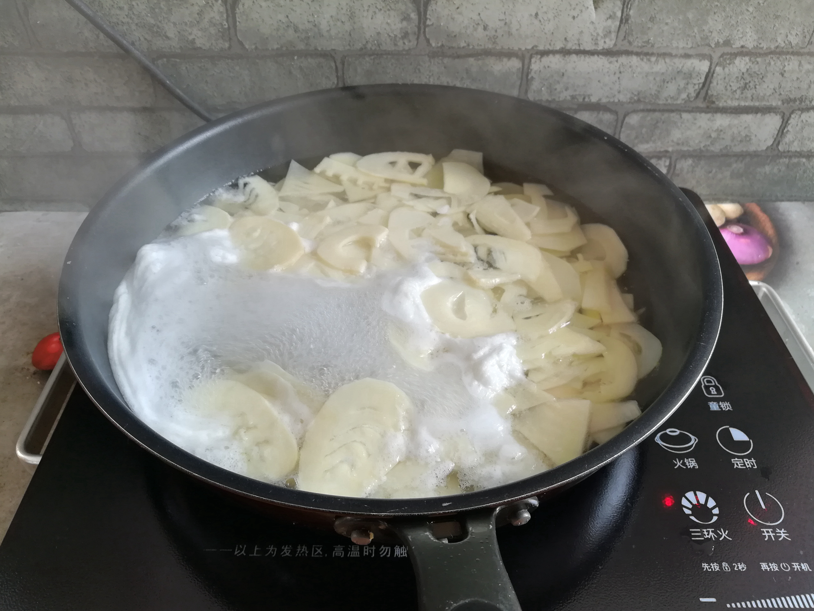 竹笋焖五花肉的做法大全窍门视频,五花肉鱿鱼大葱焖竹笋的做法