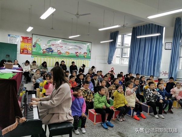 德阳市青衣江路小学片区,青衣江路小学老师表演