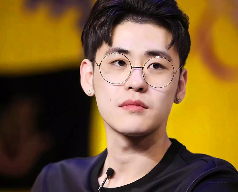 开眼了，能让女孩带着荧光棒听相声的只有他了，为啥这么火？