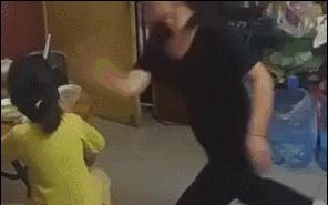 在暴力家庭长大有什么性格缺陷,孩子长期生活在家暴家庭会怎样