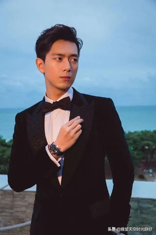 痞帅风男明星壁纸黑色,黑色西装壁纸