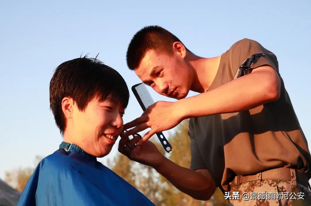 马和帕丽：“天山之花”，在铁甲洪流中绽放