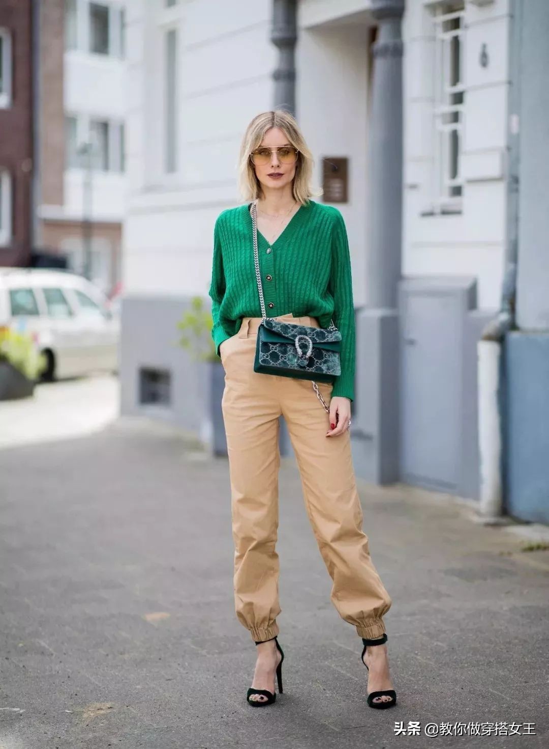 2020最潮搭配少不了这一条工装裤,初秋工装裤搭什么上衣